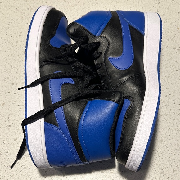 Nike Black and Blue Sneakers - Picture 3 of 10